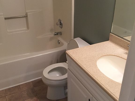 5th image of 748 S Lake Cir