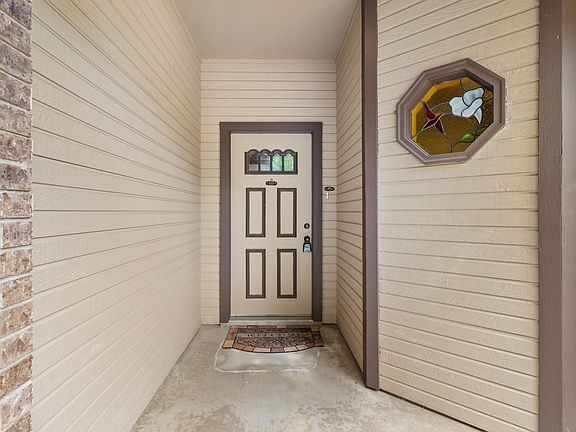 3rd image of 502 Celeste Dr