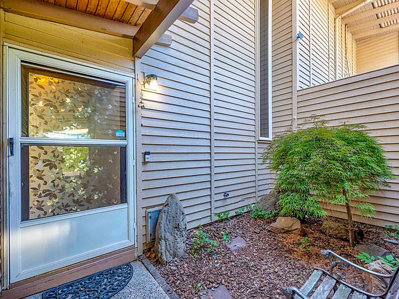 3rd image of 1645 Mowry Sq #303