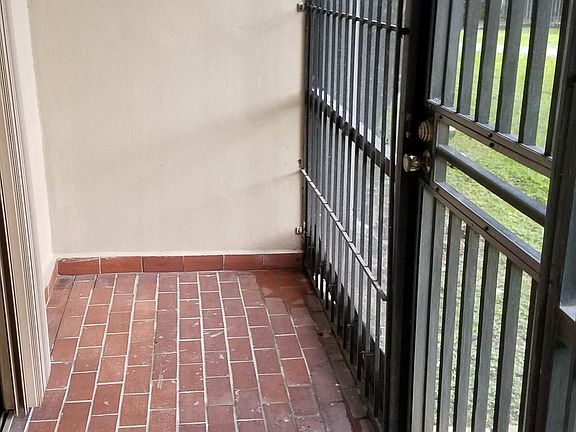 5th image of 9682 Fontainebleau Blvd APT 109