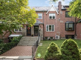 3425 28th St, Astoria, NY 11106