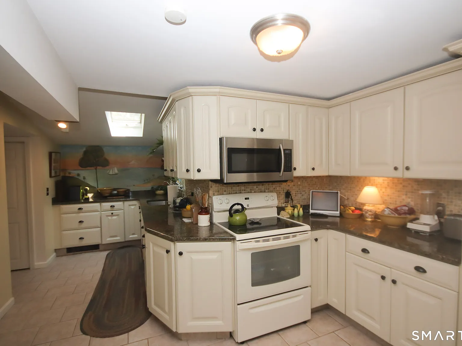 2 bed, 1.5 bath, 1517 sqft, $2,400 — Photo 4
