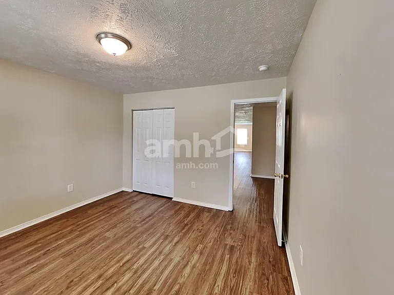 2727 Sutherland Dr — Photo 18