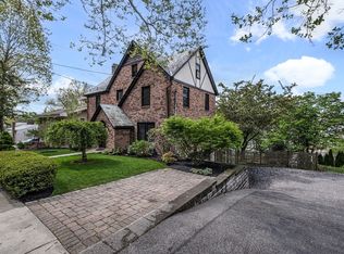 84 Wallis Rd, Brookline, MA 02467