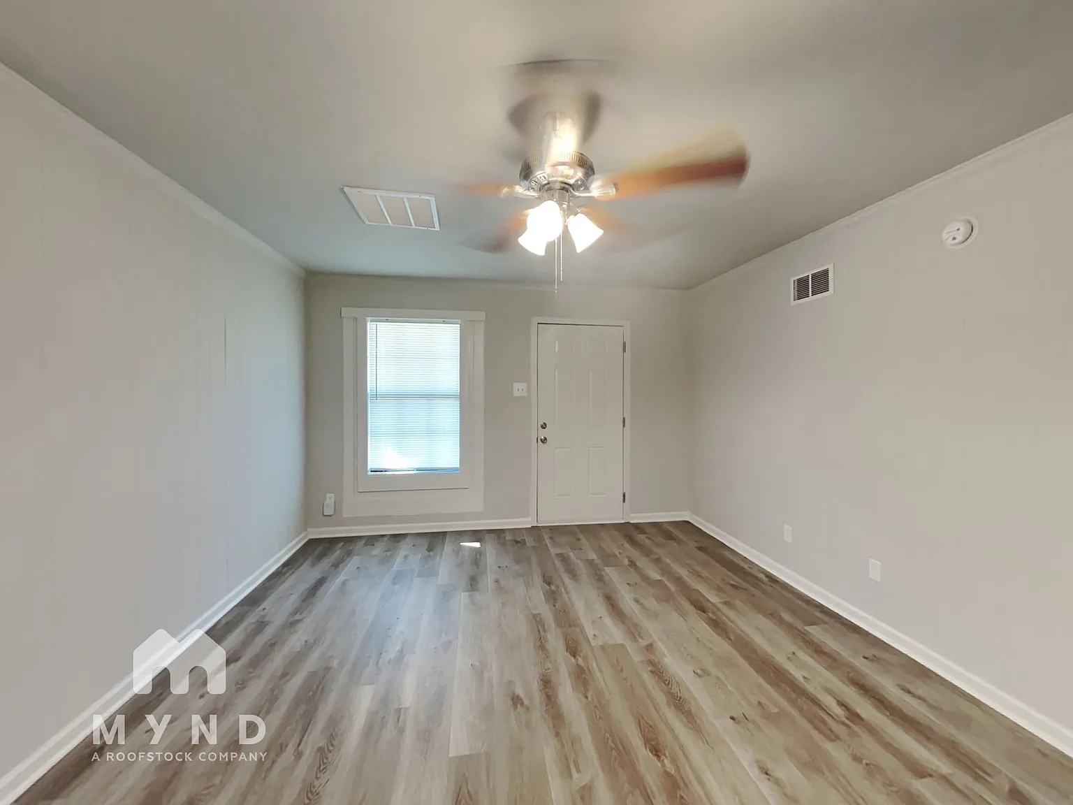 3 bed, 2.0 bath, 1219 sqft, $1,255 — Photo 2