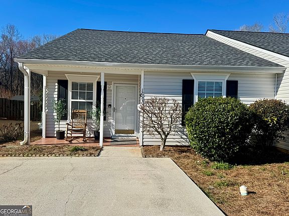 3rd image of 1653 Summerwoods Cir