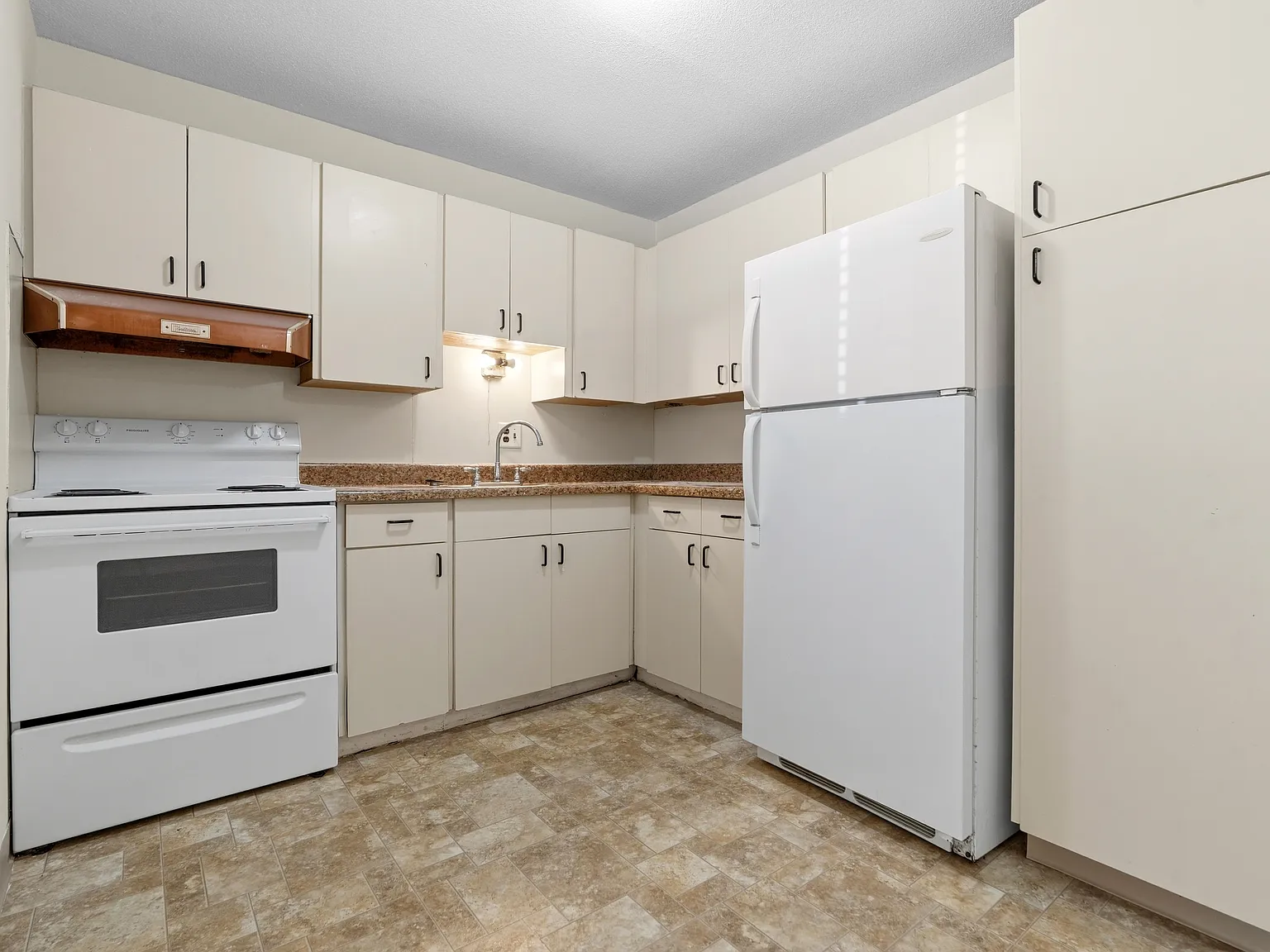 74 Beach St — Photo 4