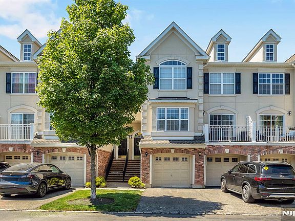 2nd image of 196 Blue Heron Dr #196