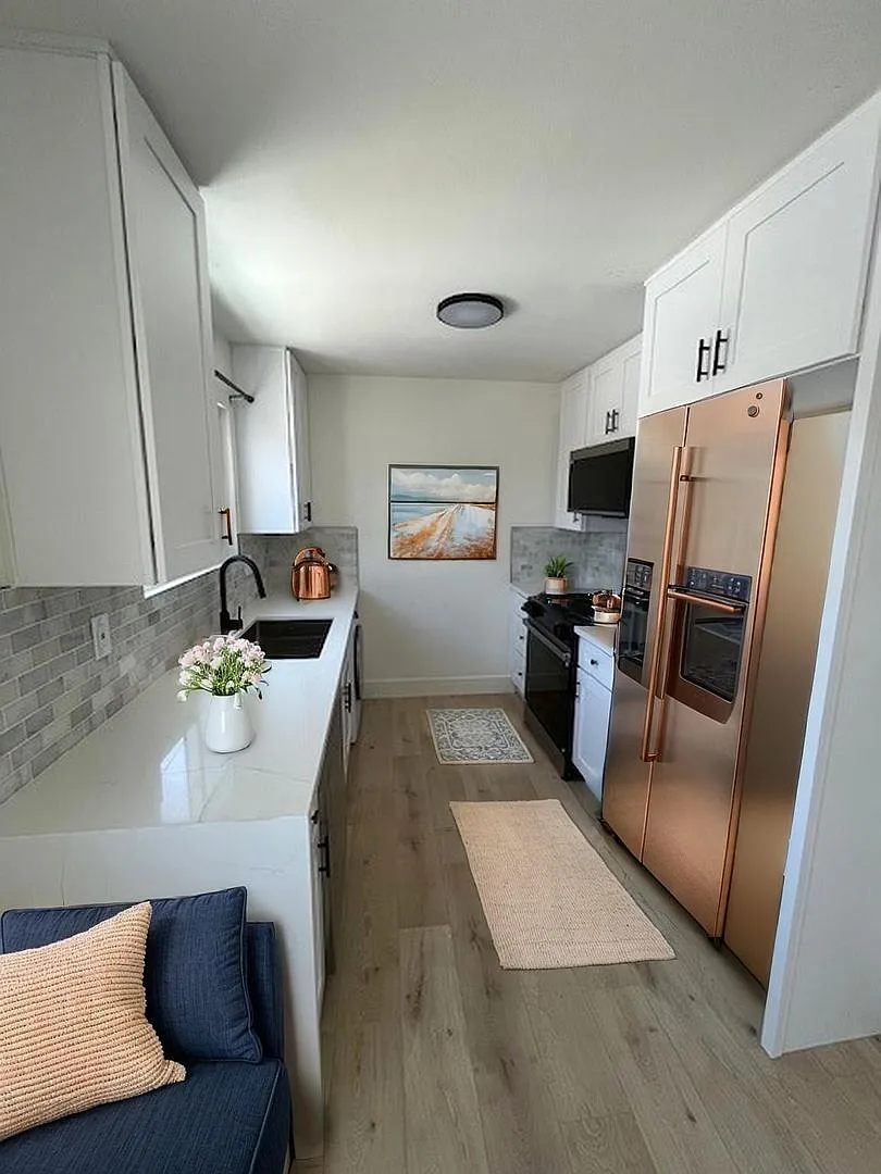 Dairyview Circle at HB — Photo 3