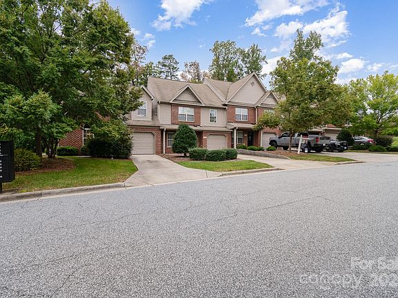 2nd image of 838 Jarman Dr