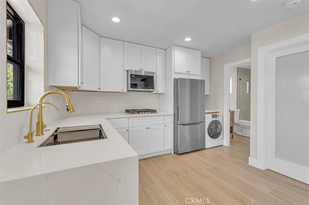 1 bed, 440 sqft, $2,400 — Photo 4
