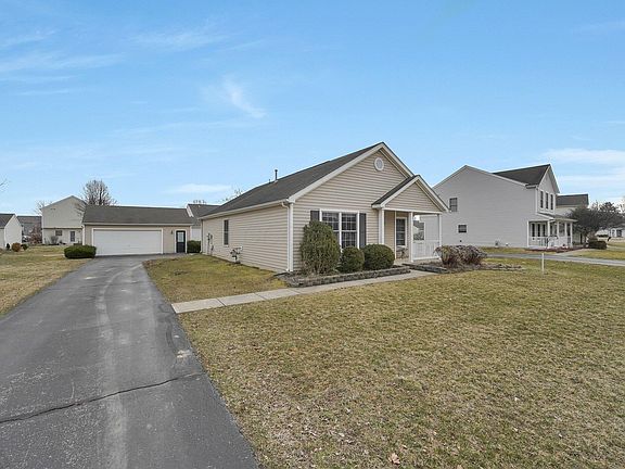 5th image of 1121 Lake Forest Dr