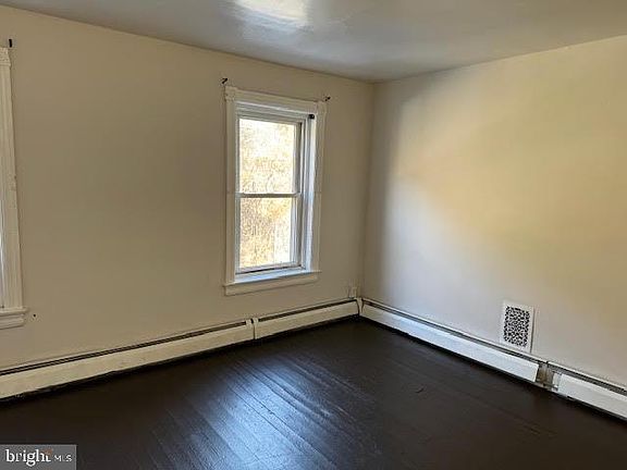 4th image of 232 Fleetwood St