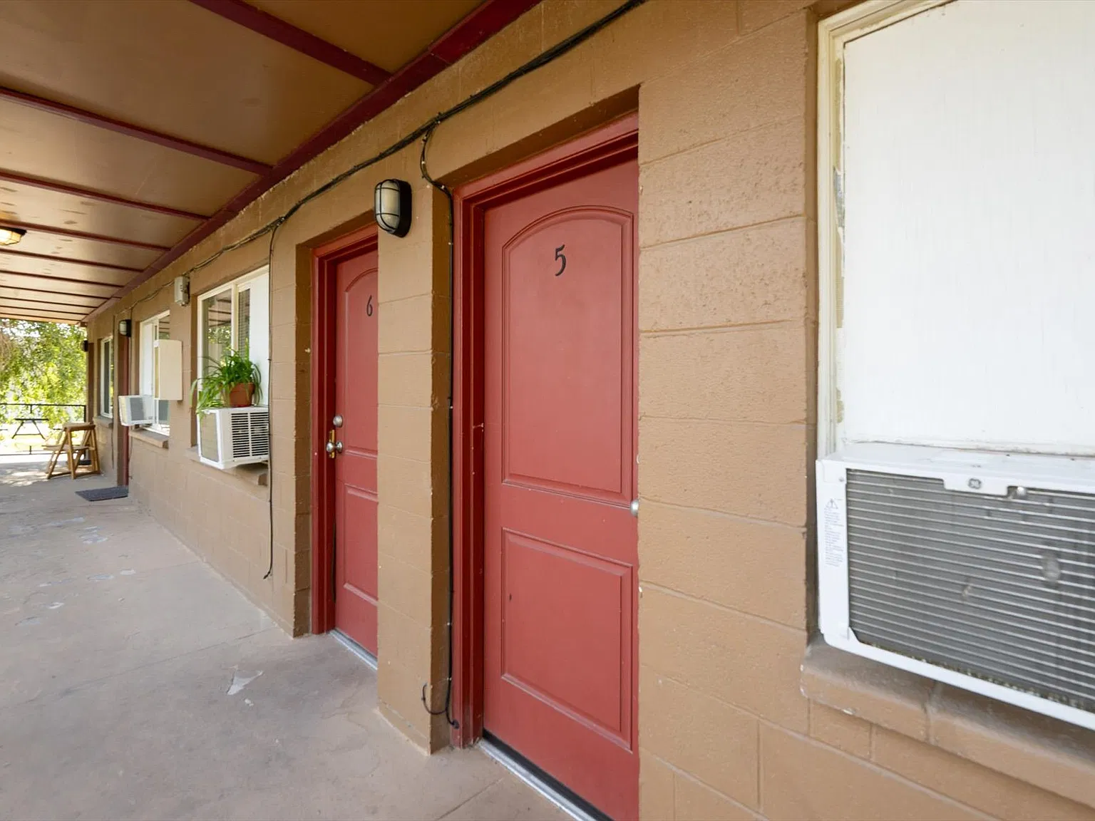 Studio, 276 sqft, $695 — Photo 2
