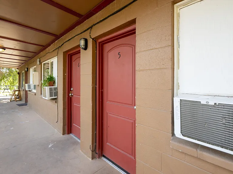 241 N 800 W — Photo 2