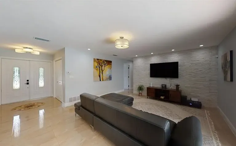 2558 Rosery Rd E — Photo 12