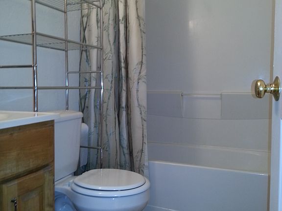 2nd image of 1435 Bayville St APT 6