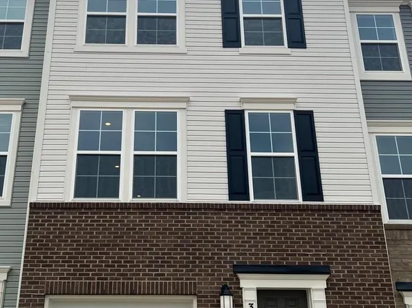 390 Seeback Dr, Charles Town, WV 25414