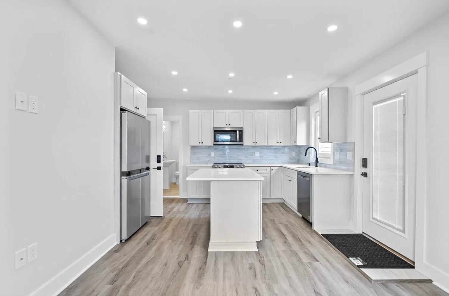 4 bed, 1100 sqft, $4,000 — Photo 3