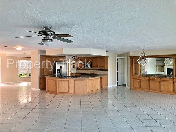 5th image of 8129 Causeway Blvd S
