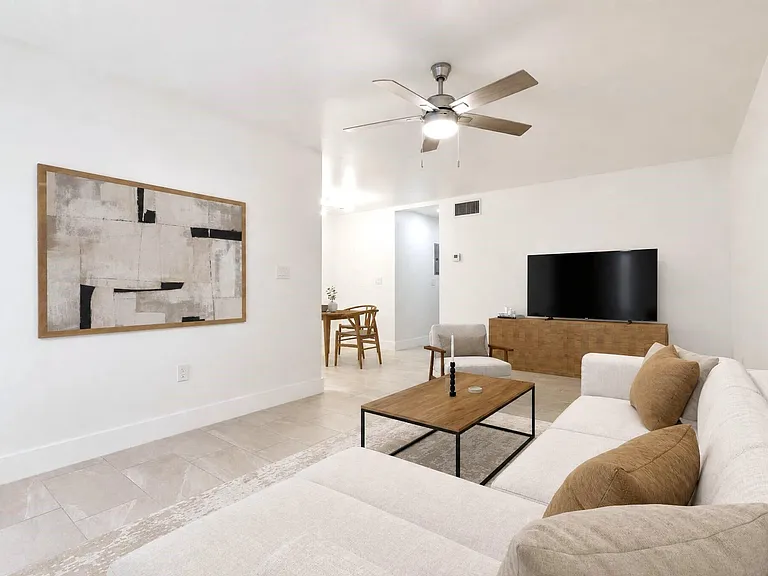 1747 Rodman St #302 — Photo 5