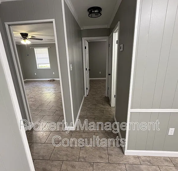 2800 E 10th Ave — Photo 11