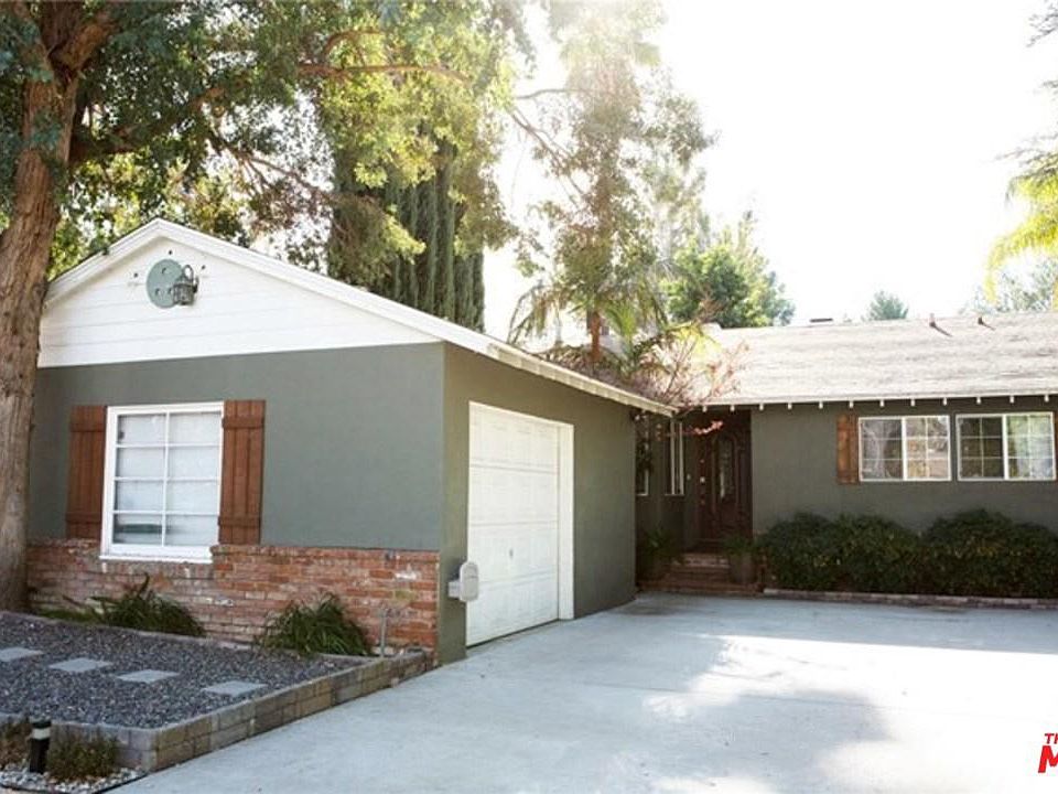 1st image of 20912 De La Guerra St