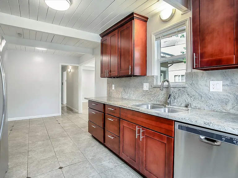 27 Carnegie Dr — Photo 8