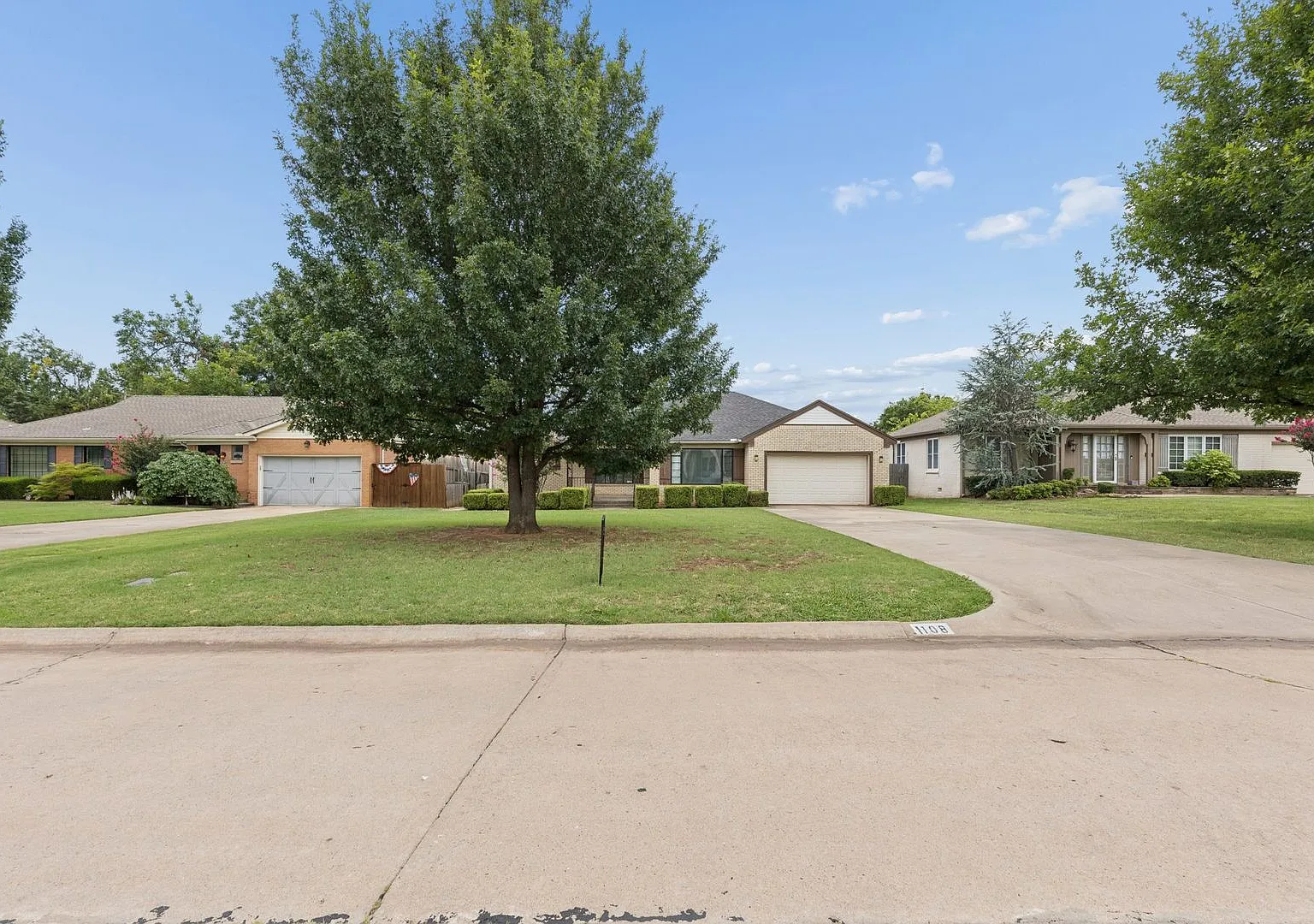Beautiful Home In Nichols Hills For Rent — Photo 1