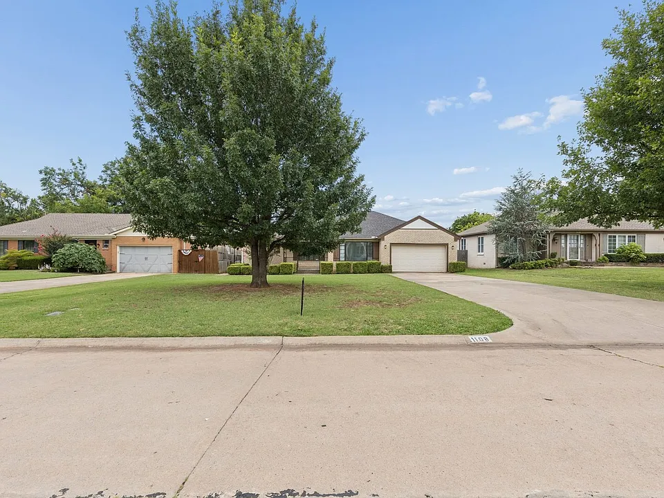 1108 Larchmont Ln