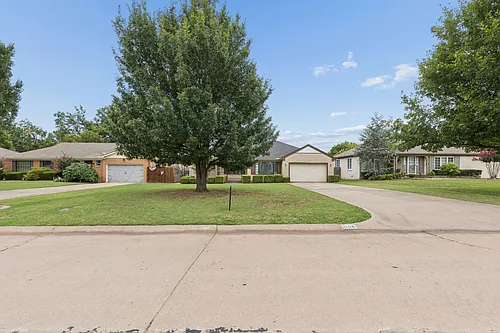 1108 Larchmont Ln Photo 1