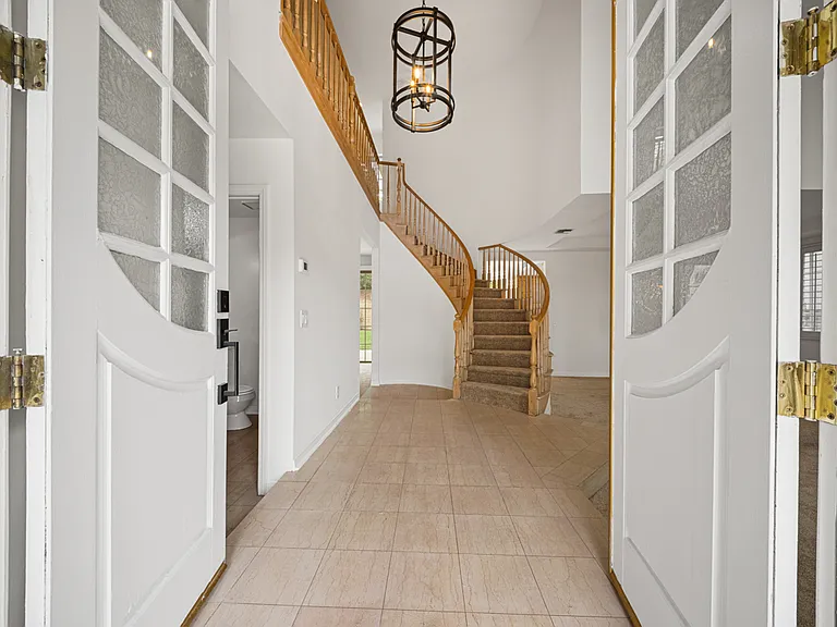 Front Entrance with Vaulted Ceilings
