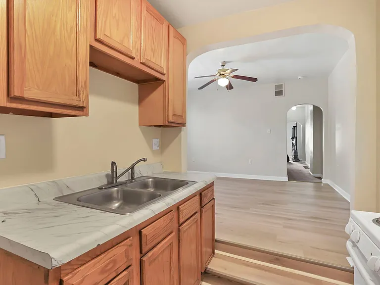 347-349 1/2 E Welch Ave — Photo 18