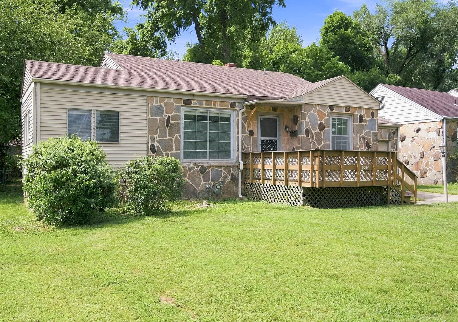 3 bedroom | 1 bathroom | 1 car garage | Close to campuses & Rountree | Pets welcome! — Photo 2