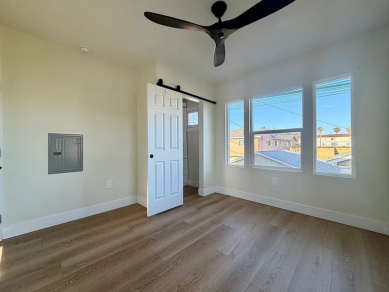 1122 Orizaba Ave #1122 — Photo 8