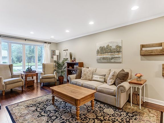 3rd image of 90 Kimball Ave