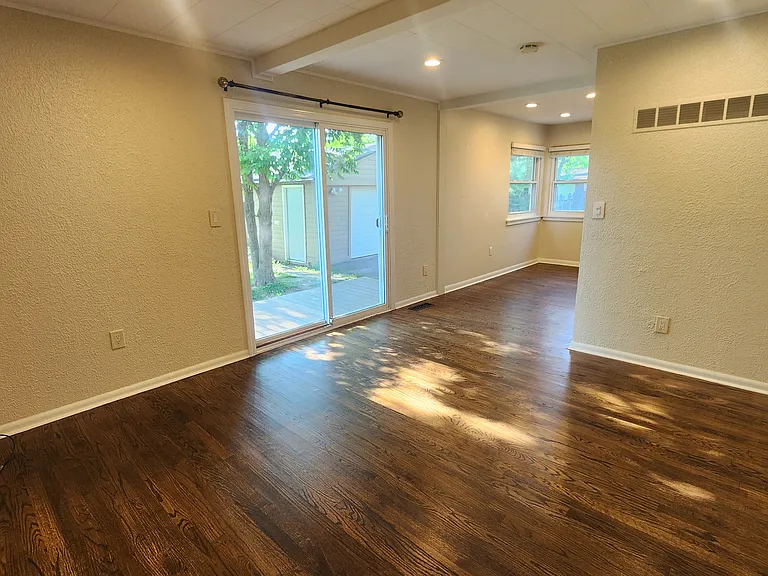 30066 Brentwood St — Photo 12