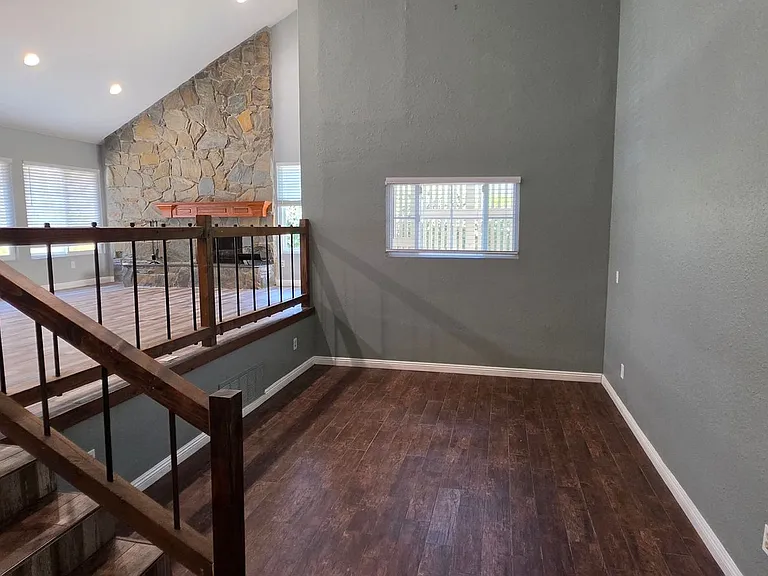 1524 Whitsett Dr — Photo 8