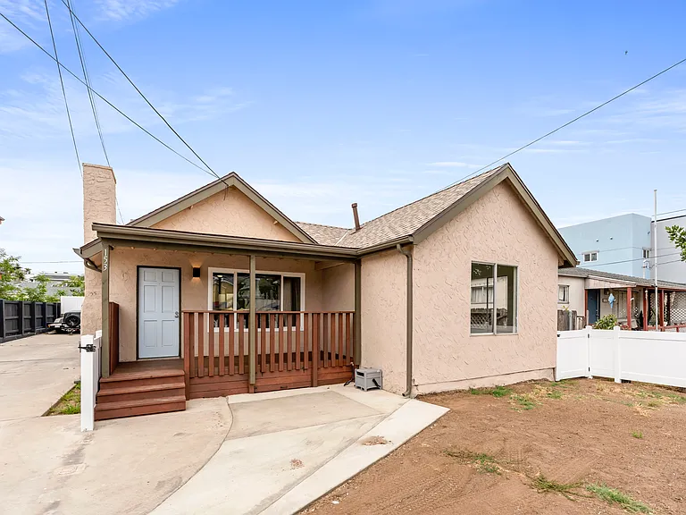 153 Dahlia Ave — Photo 1