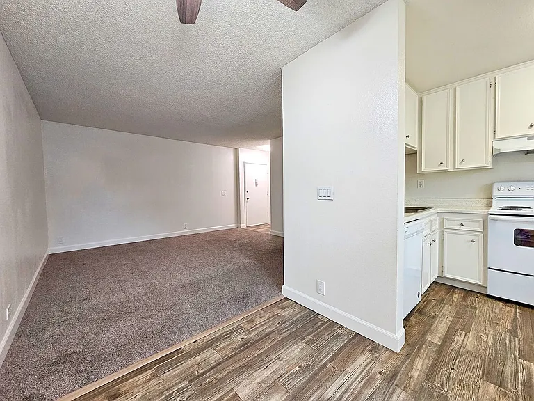 Lake Meadows Apartments — Photo 49
