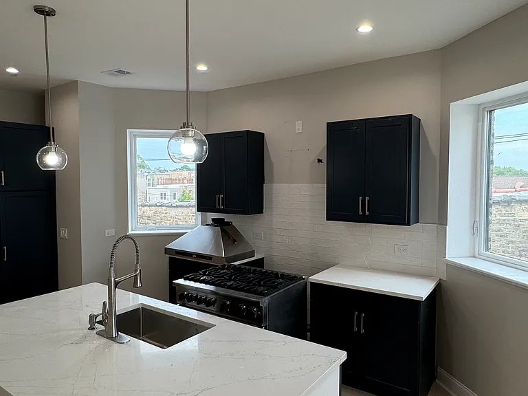 3224 W Hirsch St #3 — Photo 2