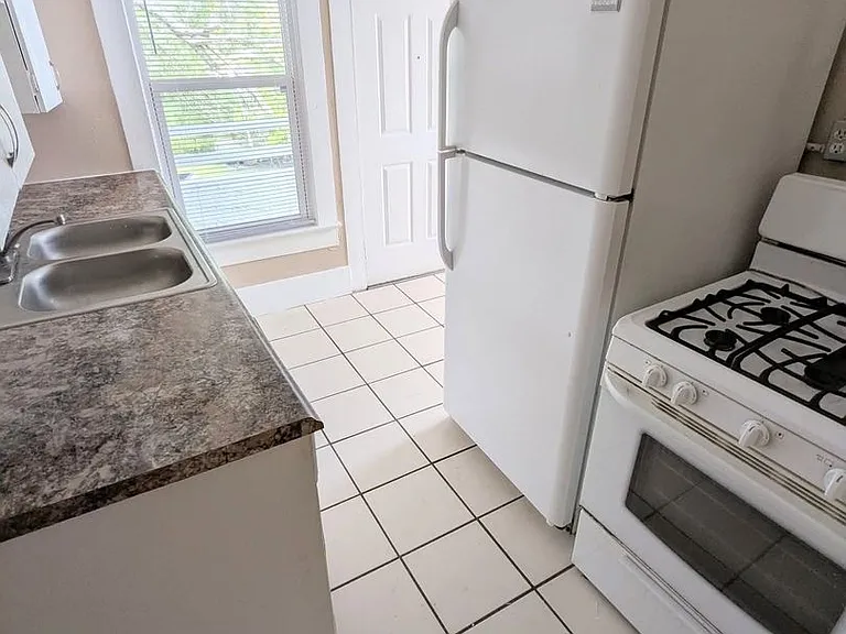 635 Tanglewood St — Photo 8