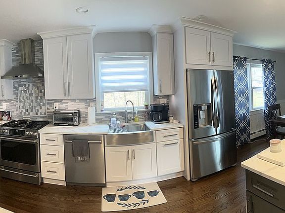 4th image of 17 Van Ness Pl
