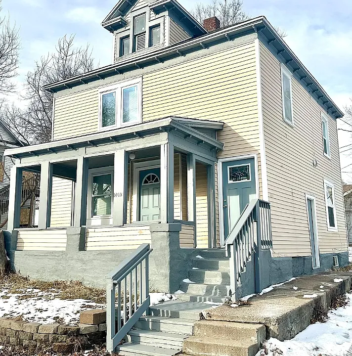 1402 21st Ave N