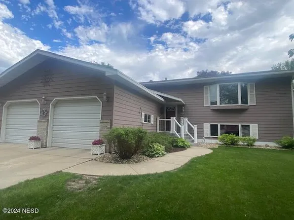 1606 8th Ave NE, Watertown, SD 57201
