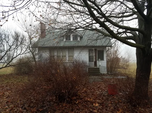 100 5th St, Foosland, IL 61845