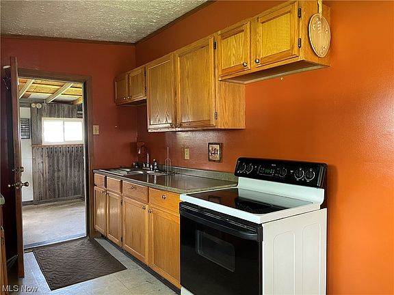 5th image of 644 Crown Ave