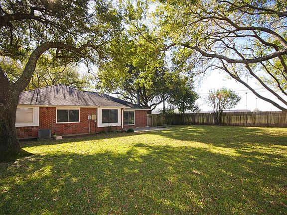 4th image of 2410 Decker Park Ct