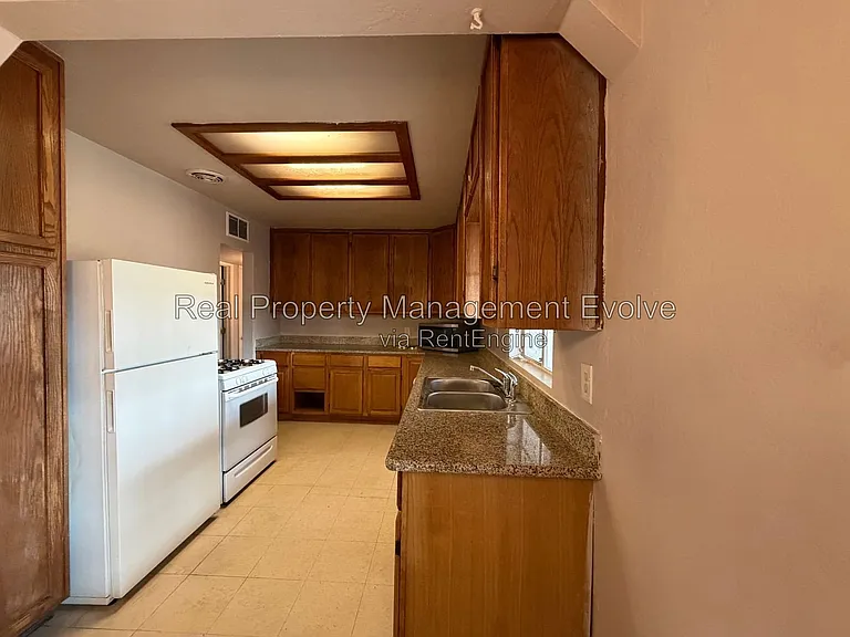 2307 W Rose Ln — Photo 10