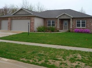 1301 White Oak Rd, Mahomet, IL 61853